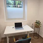 The Modern Cave - Comfyhome Apartmán
